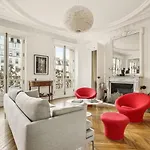 Élégant Apt Hausmannien proche Champs Elysées