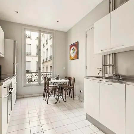 Elegant Hausmannien Proche Champs Elysees Appartamento Parigi
