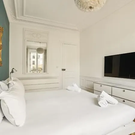 Elegant Hausmannien Proche Champs Elysees