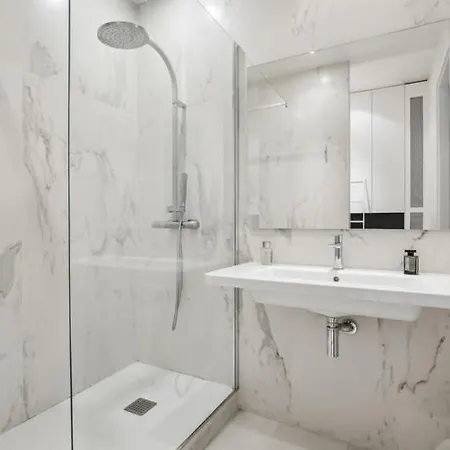 Elegant Hausmannien Proche Champs Elysees Appartamento
